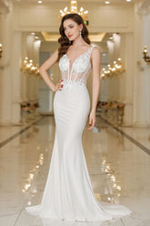 Elegante vestido de novia de sirena con escote en V, apliques de encaje blanco y perlas